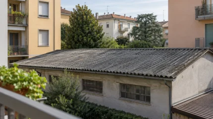 Tetto in amianto del vicino: perché il Ministero non sostituisce ASL e Comune