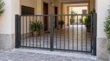 Cancello e proprietà contestata in condominio: quali verifiche spettano al Comune