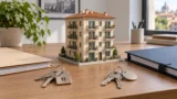 Casa in comodato a una società: chi dichiara l’affitto incassato