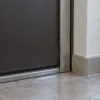 Condensa sulla porta d’ingresso: telaio, soglia e ponti termici da verificare