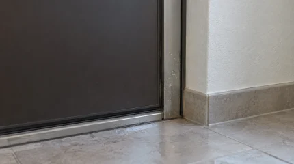 Condensa sulla porta d'ingresso: telaio, soglia e ponti termici da verificare