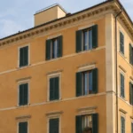 Facciata ritinteggiata in area vincolata: il TAR conferma il ripristino