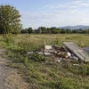 Rifiuti abbandonati sul terreno: non basta l’assenza di recinzione