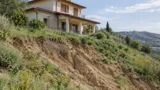 Sanatoria edilizia negata: decisiva l’instabilità del terreno