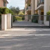 Passo carrabile contestato dal vicino: il Comune deve rispondere all’esposto