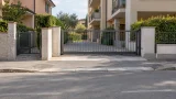 Passo carrabile contestato dal vicino: il Comune deve rispondere all’esposto