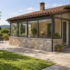 Terrazzi trasformati in cucina e camera: la prescrizione penale non salva l’ampliamento