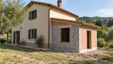 Ampliare una casa abusiva: la nuova sanatoria non supera l’ordine di demolizione definitivo