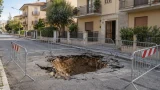 Voragine vicino al palazzo: perché il TAR conferma la messa in sicurezza